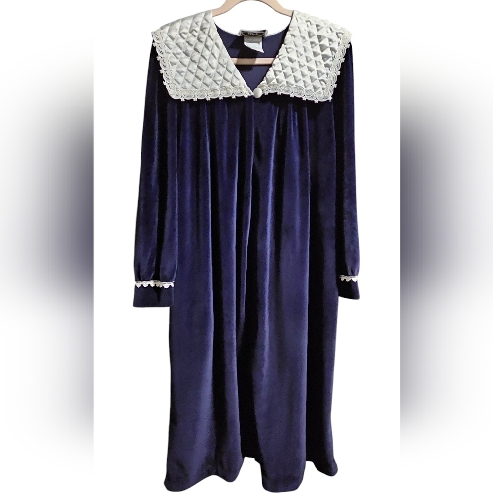 Vintage Kelly made in Canada zip front robe.